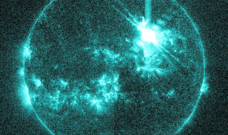 Flare Solare X5.1 dell’11 Novembre: Blackout Radio su Italia ed Europa e Possibili Aurore